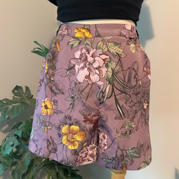H&M floral shorts - Picture 1 of 8